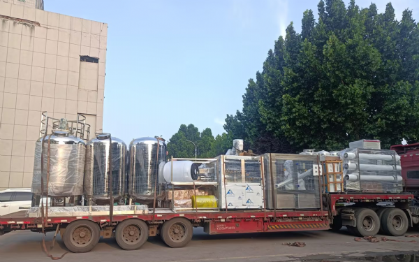 【川一股份】河北省邢臺市雙級水處理設(shè)備+3000瓶小瓶水灌裝線水廠設(shè)備發(fā)貨